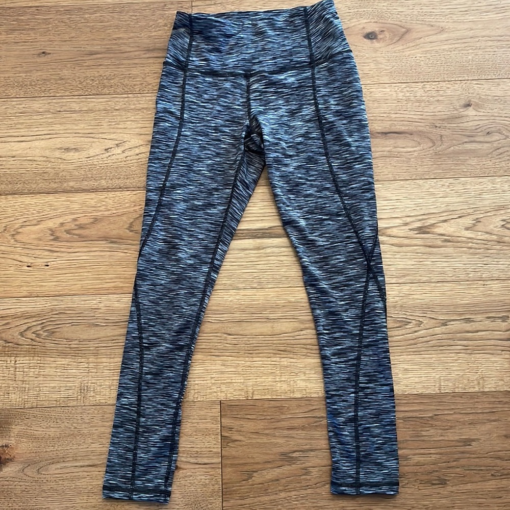 Leggings with side pockets. Excellent condition! Women’s small.